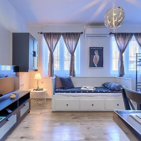 Monte Zaro Hostel Пула Екстериор снимка