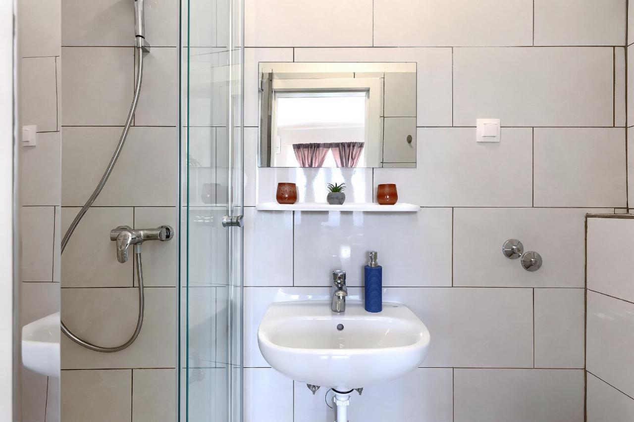 Monte Zaro Hostel Пула Екстериор снимка
