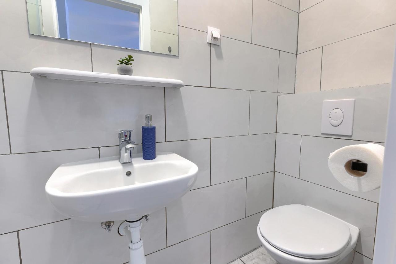 Monte Zaro Hostel Пула Екстериор снимка