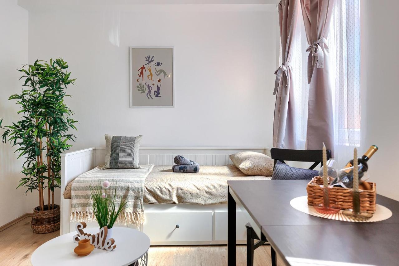 Monte Zaro Hostel Пула Екстериор снимка