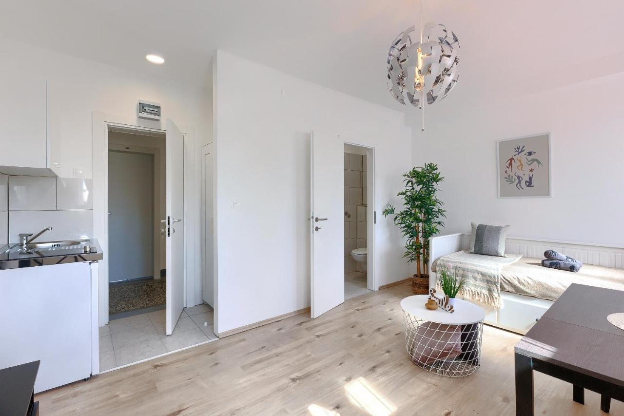 Monte Zaro Hostel Пула Екстериор снимка