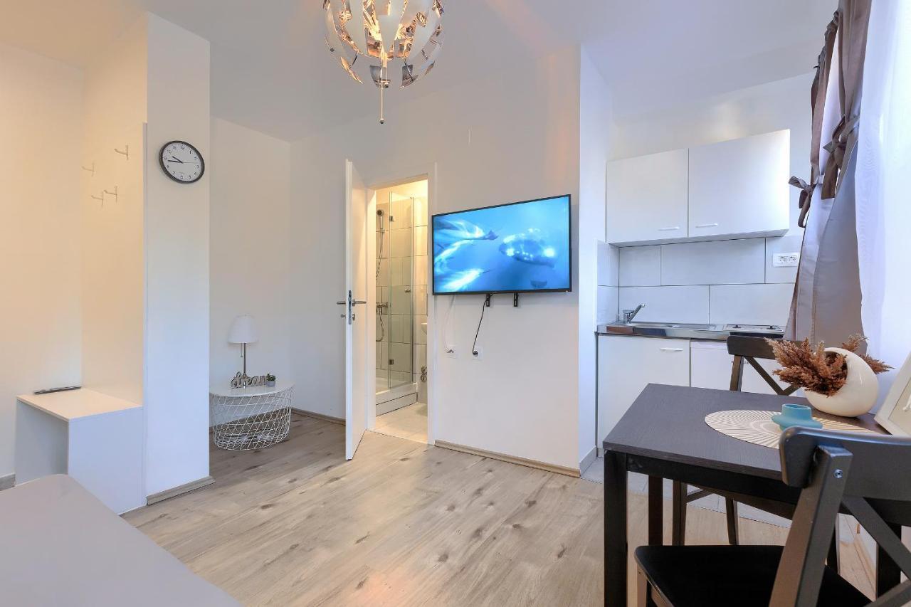 Monte Zaro Hostel Пула Екстериор снимка