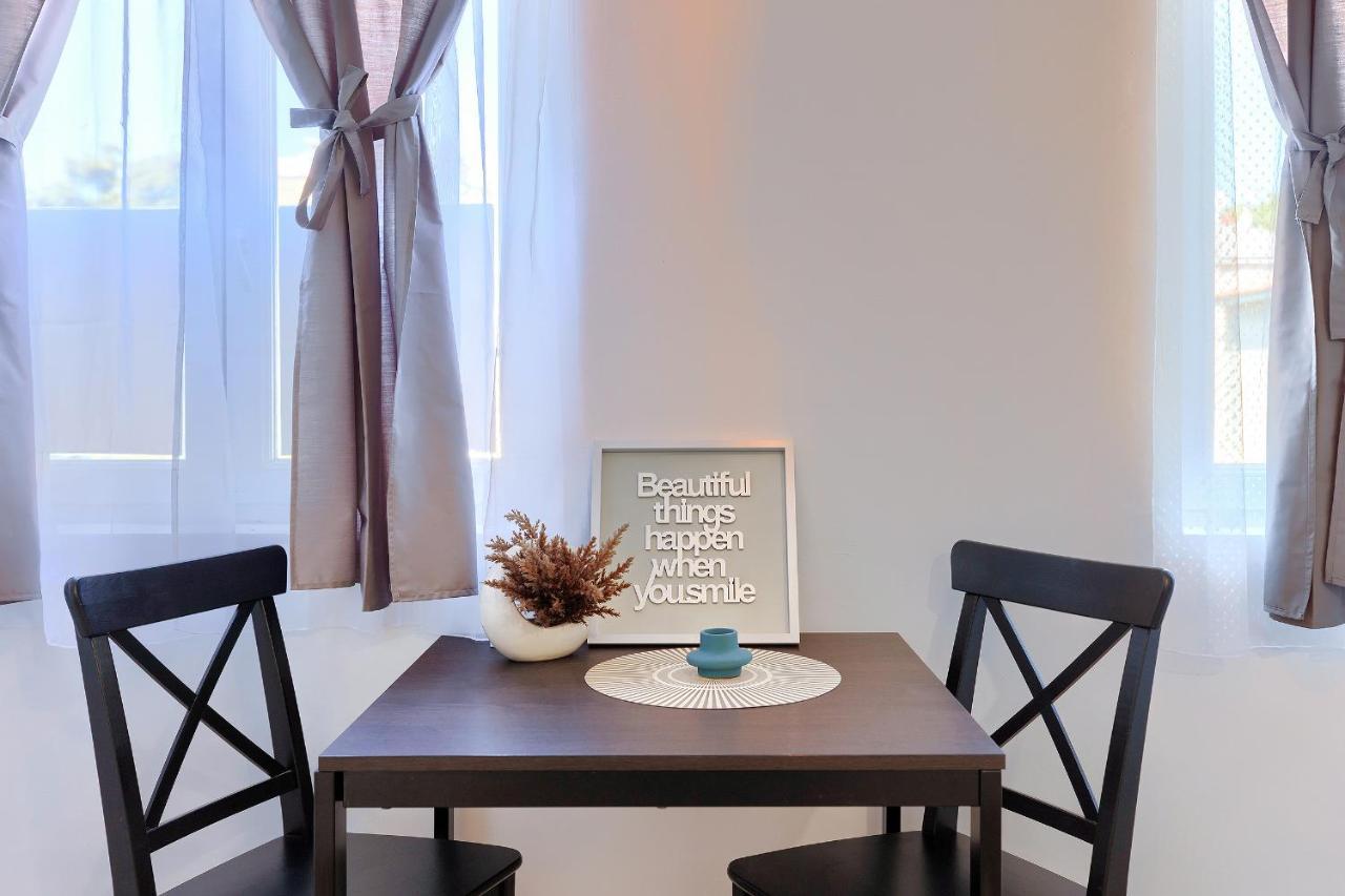 Monte Zaro Hostel Пула Екстериор снимка