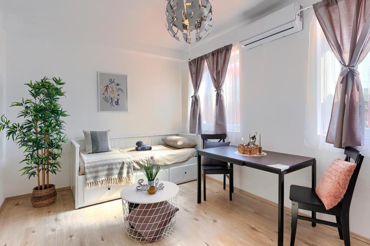 Monte Zaro Hostel Пула Екстериор снимка