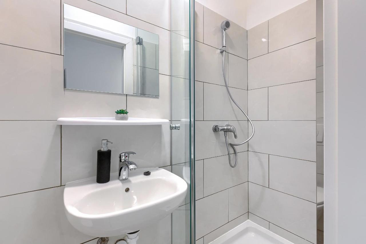 Monte Zaro Hostel Пула Екстериор снимка