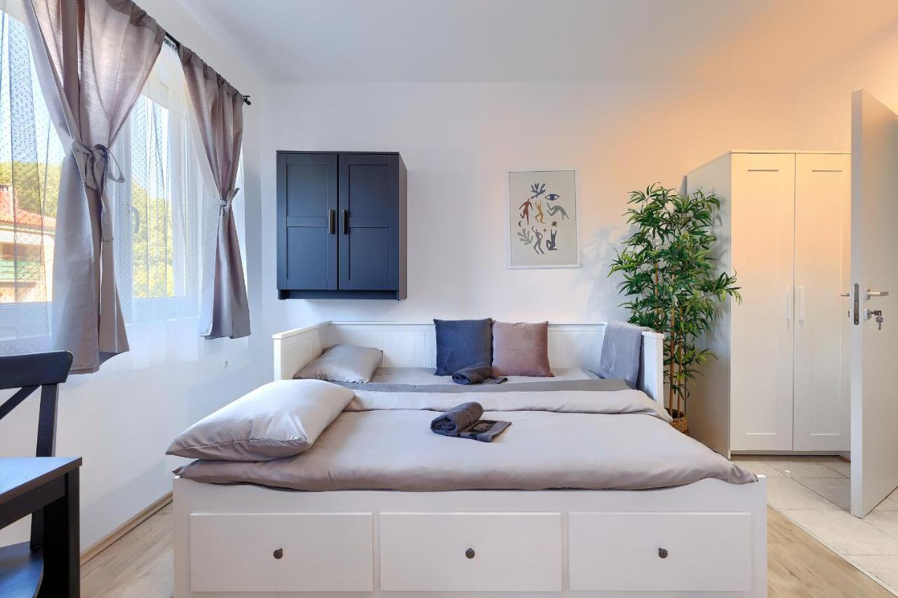 Monte Zaro Hostel Пула Екстериор снимка