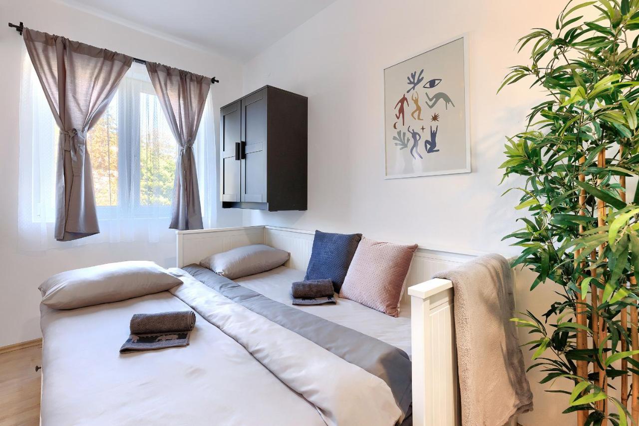 Monte Zaro Hostel Пула Екстериор снимка