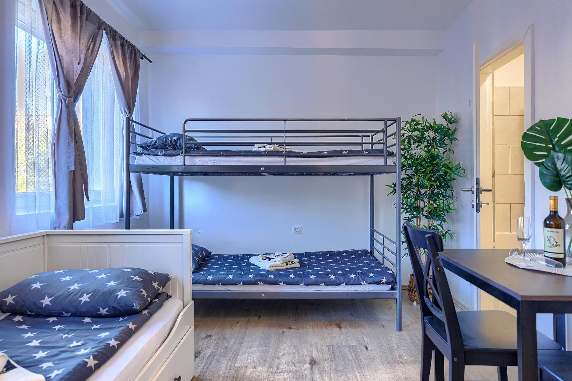 Monte Zaro Hostel Пула Екстериор снимка
