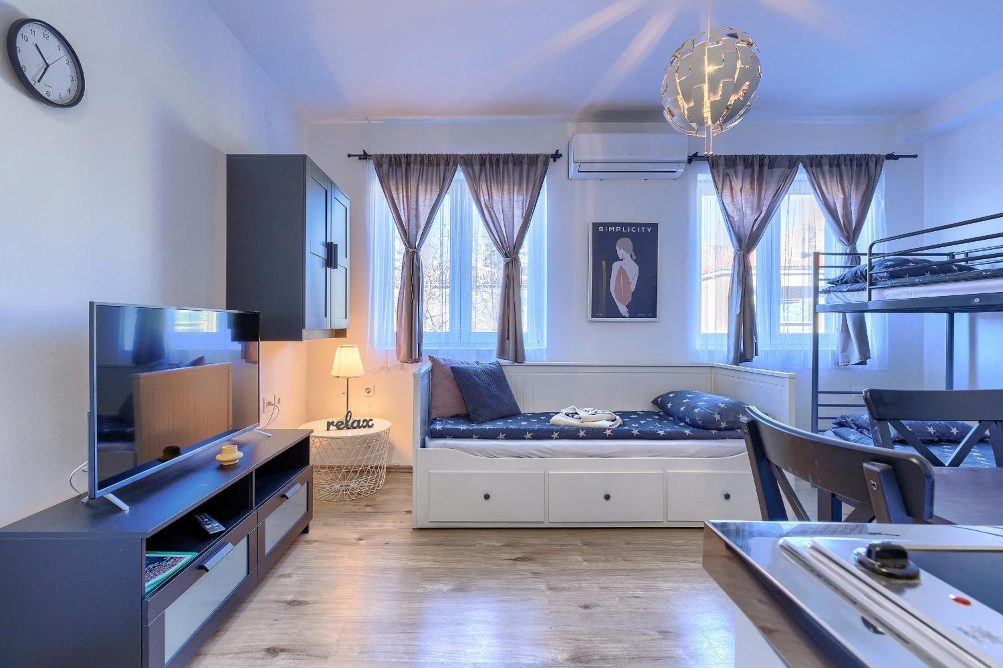 Monte Zaro Hostel Пула Екстериор снимка