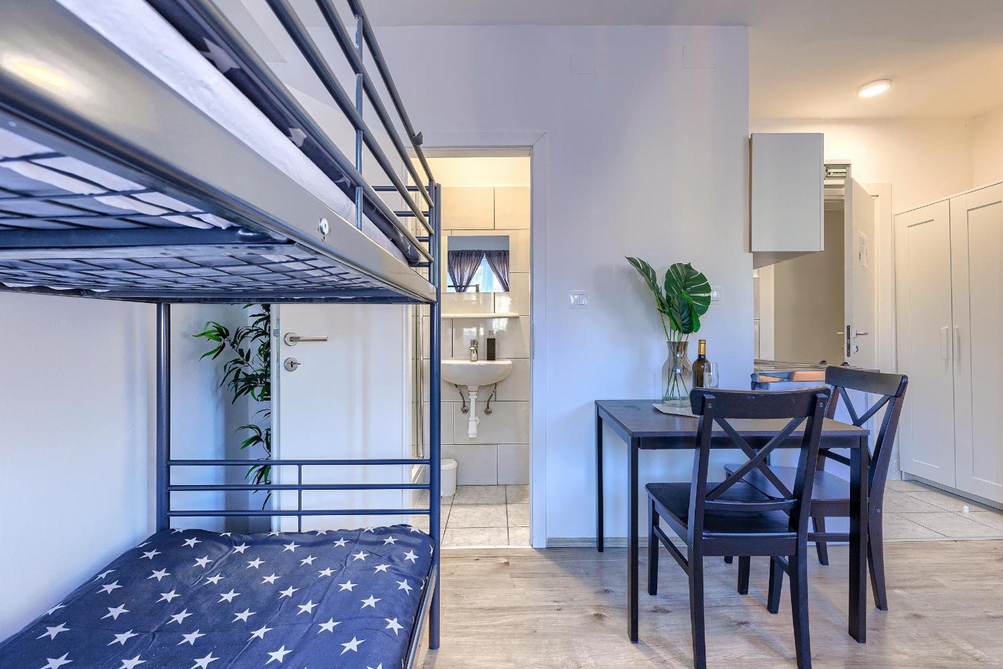 Monte Zaro Hostel Пула Екстериор снимка