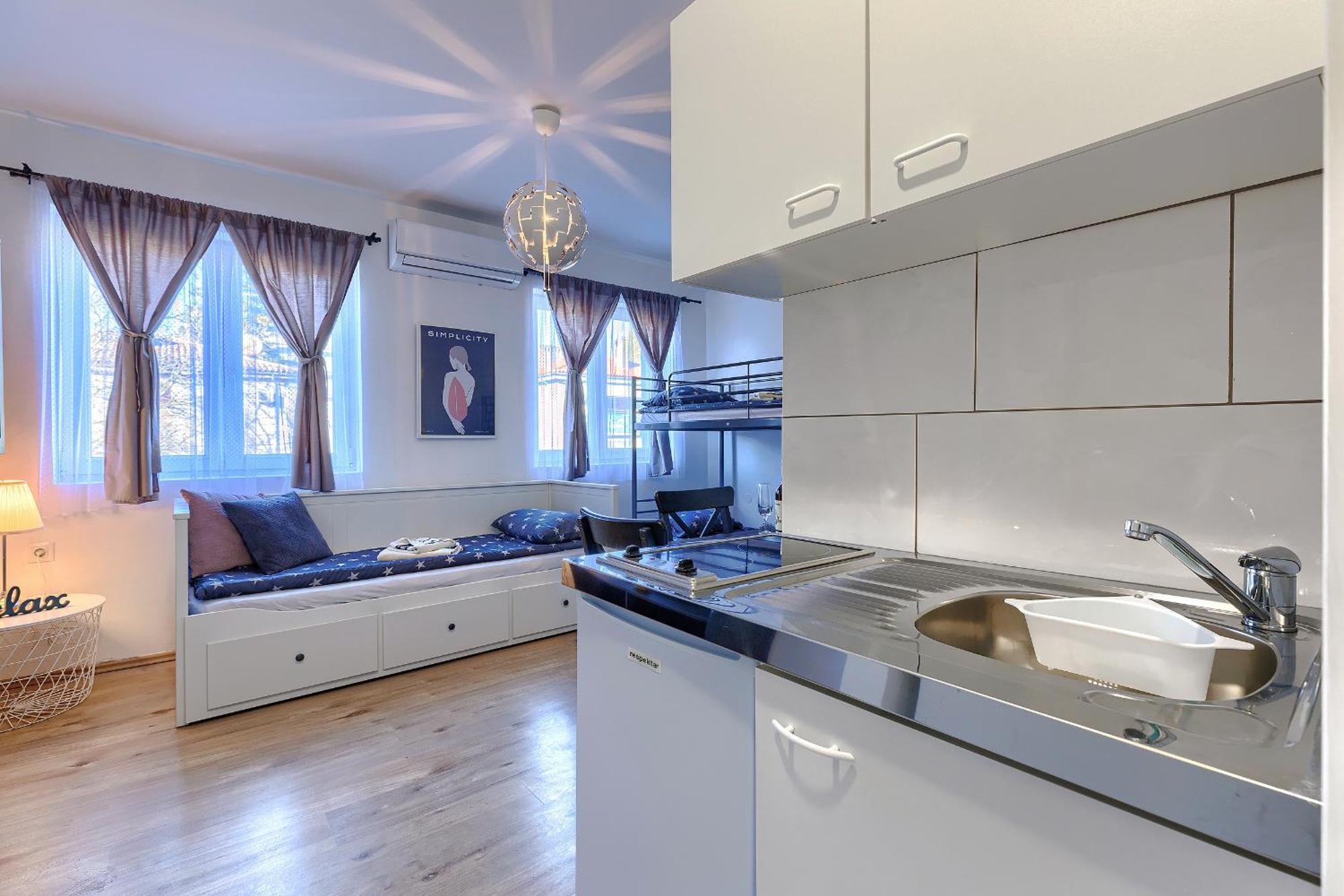 Monte Zaro Hostel Пула Екстериор снимка