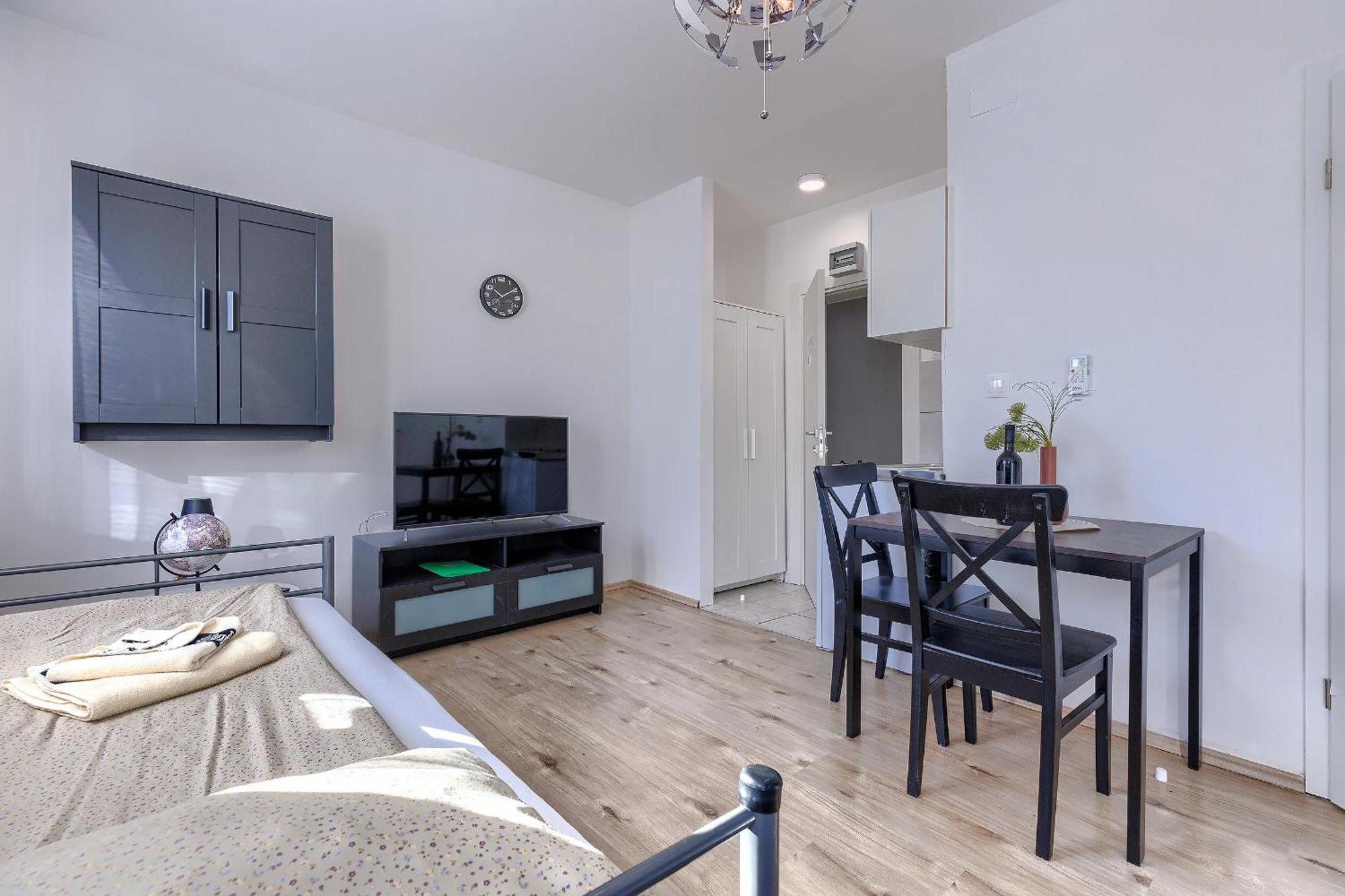 Monte Zaro Hostel Пула Екстериор снимка