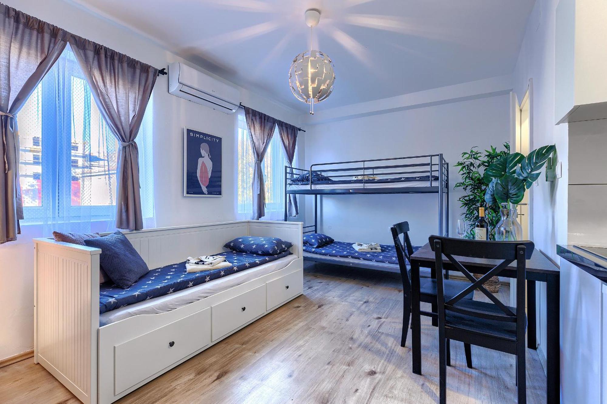 Monte Zaro Hostel Пула Екстериор снимка