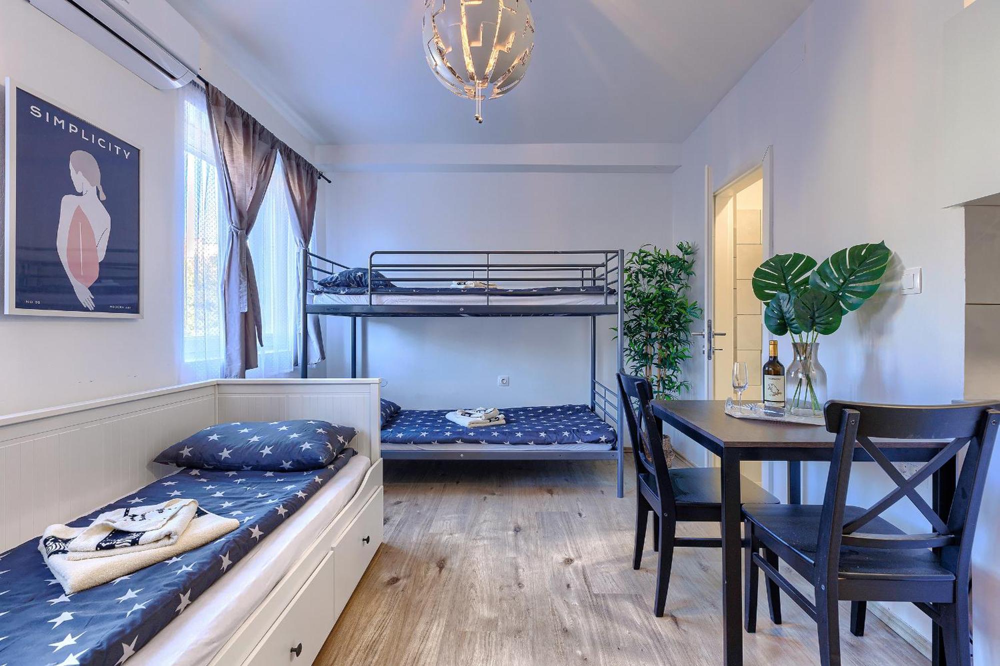Monte Zaro Hostel Пула Екстериор снимка
