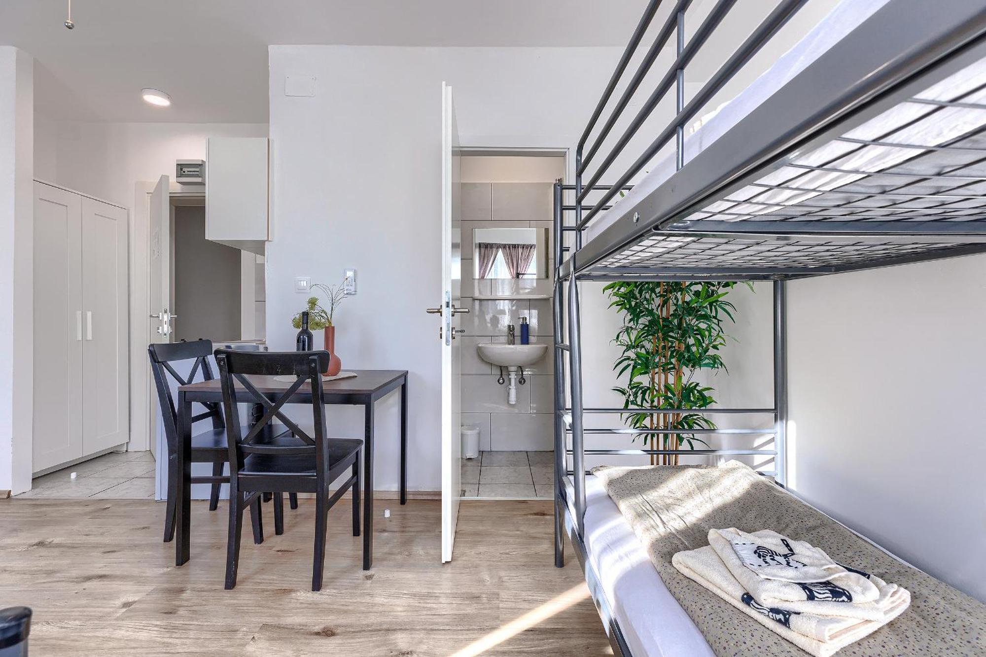 Monte Zaro Hostel Пула Екстериор снимка
