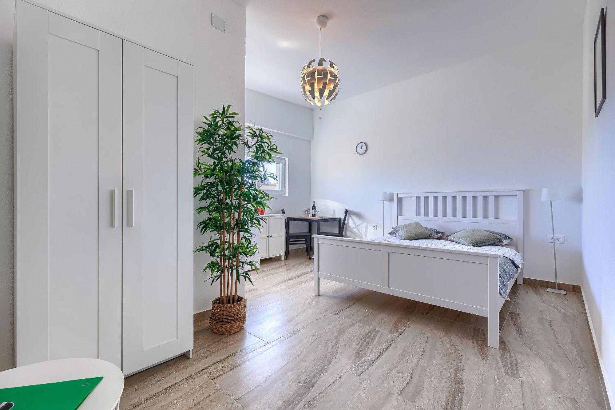 Monte Zaro Hostel Пула Екстериор снимка