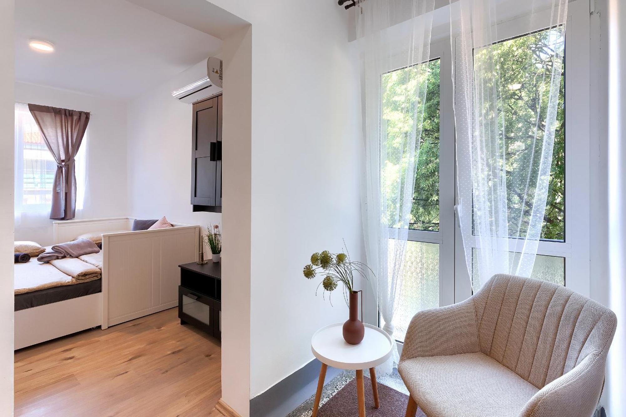 Monte Zaro Hostel Пула Екстериор снимка
