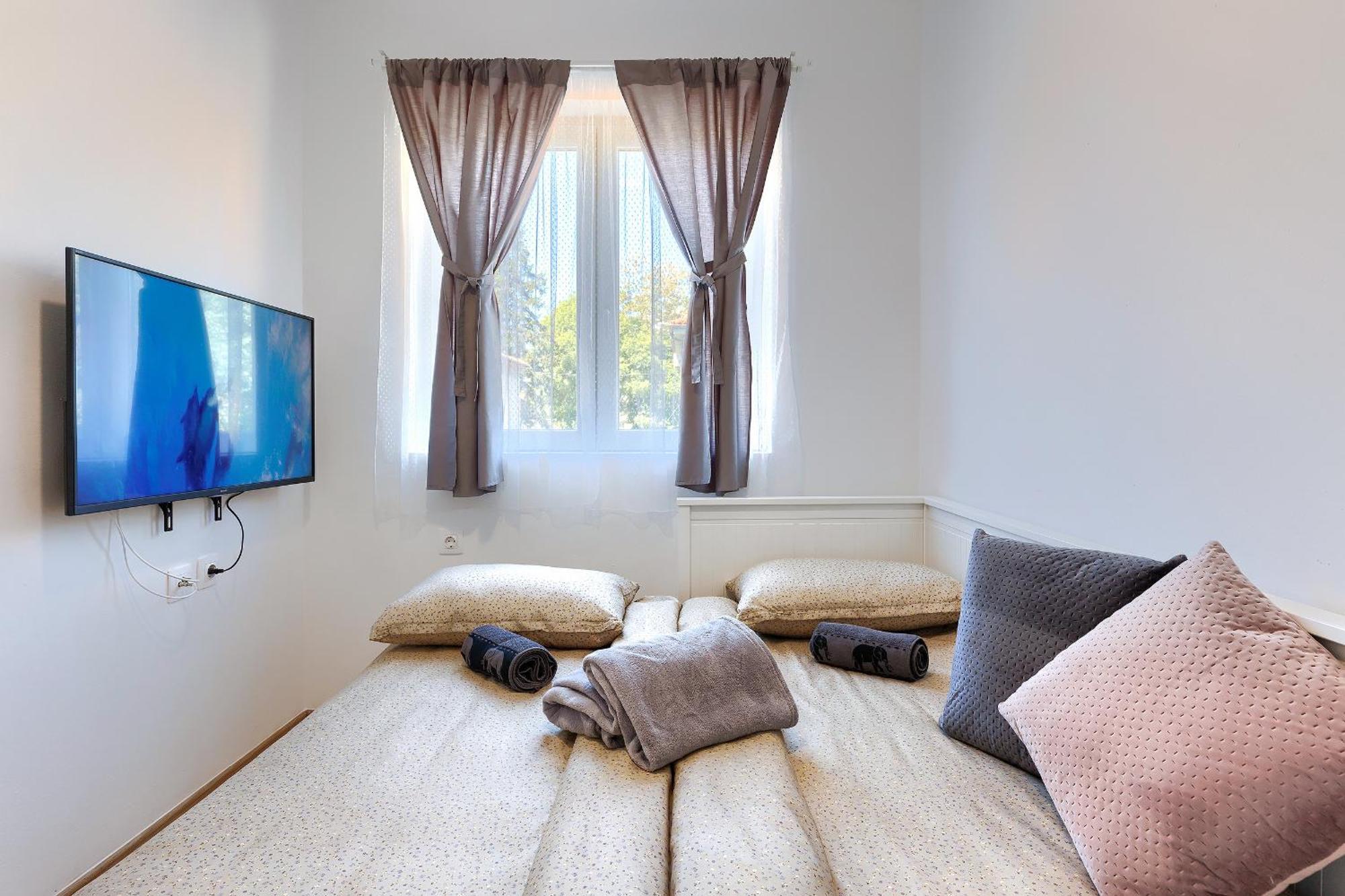 Monte Zaro Hostel Пула Екстериор снимка