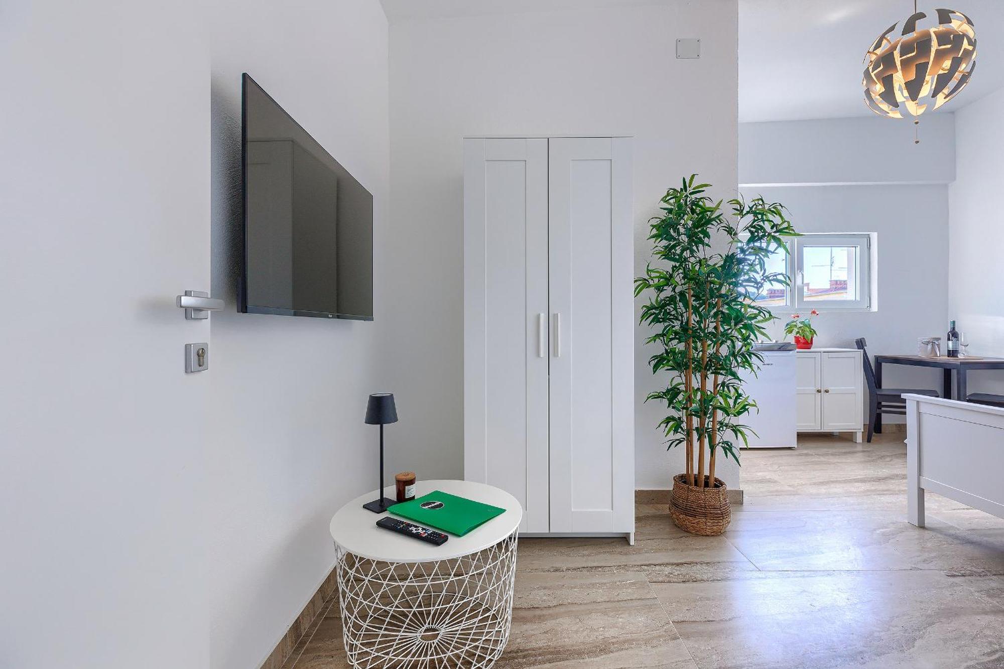 Monte Zaro Hostel Пула Екстериор снимка